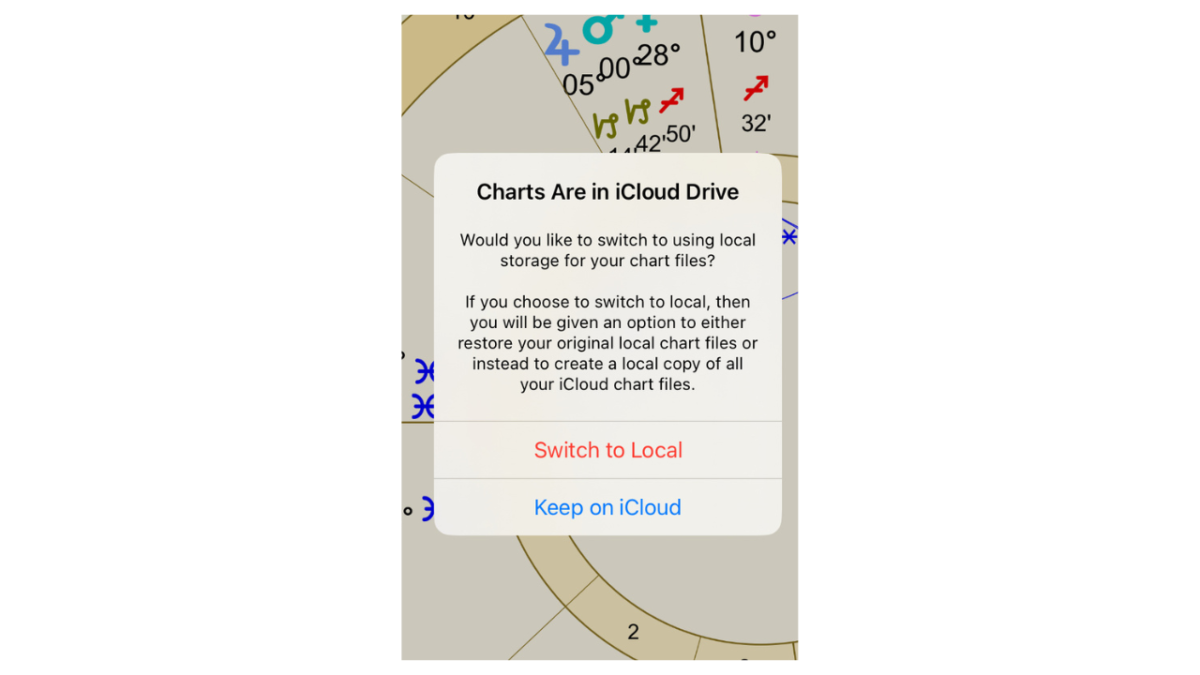 Astro GoldでiCloudとローカル保存を切り替える際に表示されるポップアップ。「Switch to Local」と「Keep on iCloud」の選択肢付き。